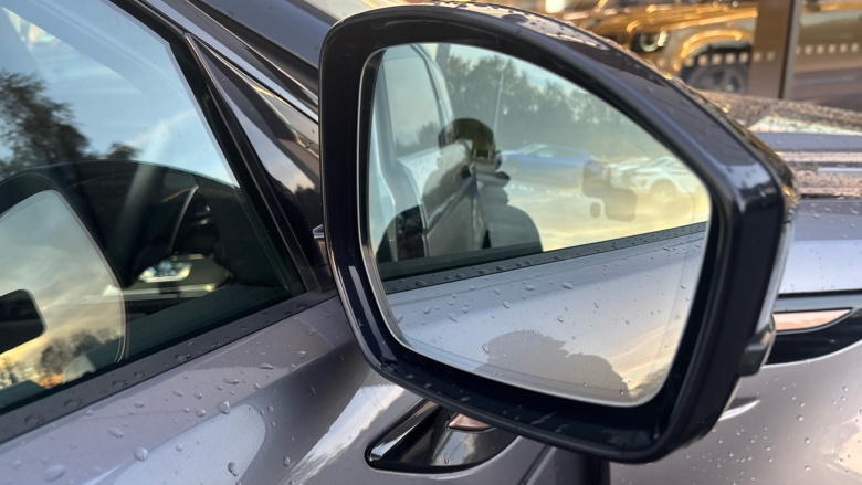 Land Rover Range Rover Evoque 2.0 D200 R-Dynamic SE 5dr Auto Diesel Hatchback